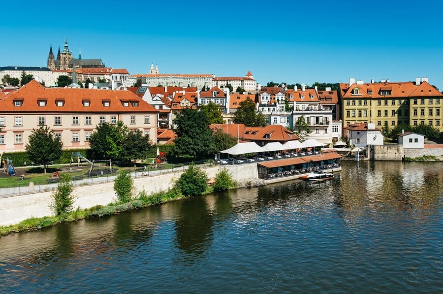 Prague: Old Town, Astronomical Clock and Underground Tour - Josefov stop: the Jewish Quarter context, not just a photo stop