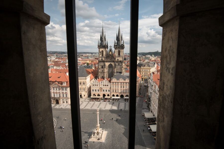 Prague: Old Town, Astronomical Clock and Underground Tour - Old Town Hall interior and the underground passages: what you actually get