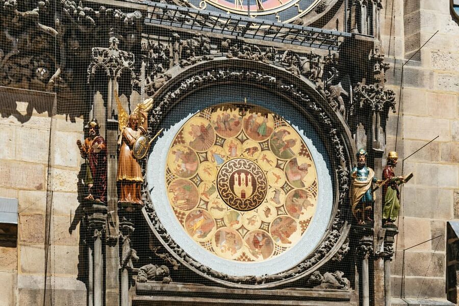 Prague: Old Town, Astronomical Clock and Underground Tour - Charles Bridge in motion: why they start here