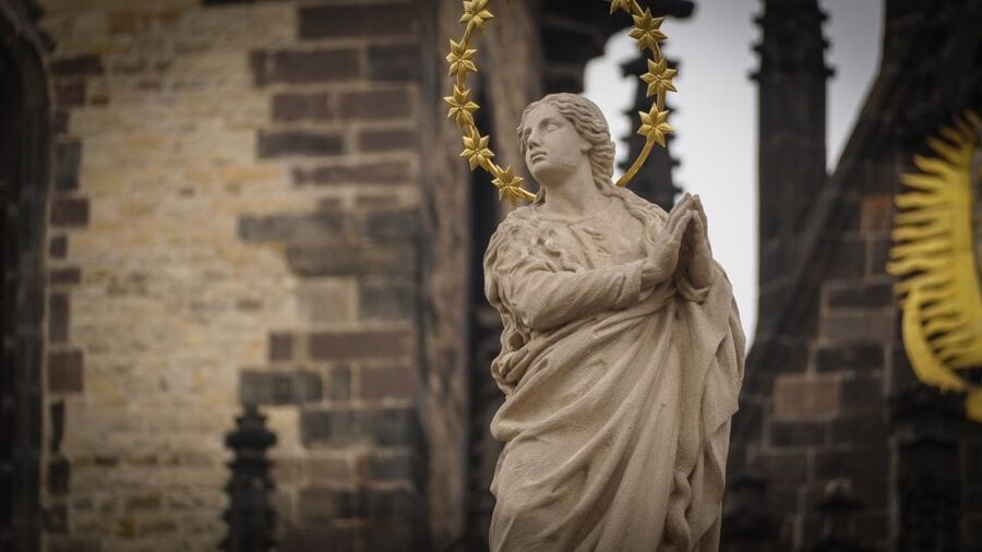 Prague: Old Town Highlights & Hidden Gems Guided Tour - Where You End: Prague Castle, Old Town Square, or Rudolfinum