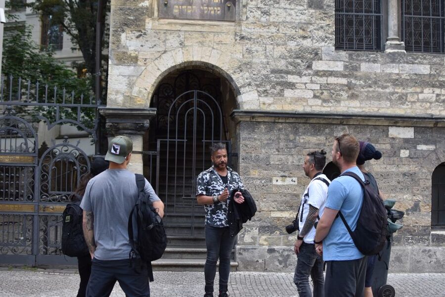 Prague: Old Town Highlights & Hidden Gems Guided Tour - Old Town Core: 65 Minutes That Feel Like a City, Not a Checklist