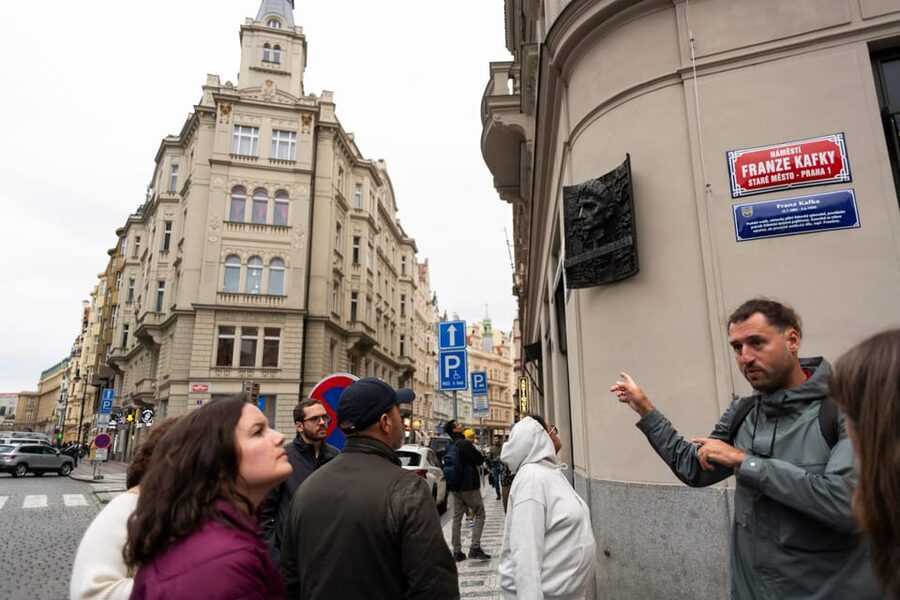 Prague: Old Town, Jewish Quarter & Astro Clock Walking Tour - Astronomical Clock stop, with the right amount of time