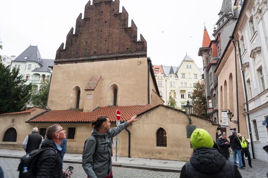 Prague: Old Town, Jewish Quarter & Astro Clock Walking Tour - Josefov (Jewish Quarter) walkthrough, plus the entrance fee note