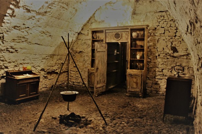 Prague Old Town, Medieval Underground and Dungeon Historical Tour - Secret alchemy laboratory and the Golem angle