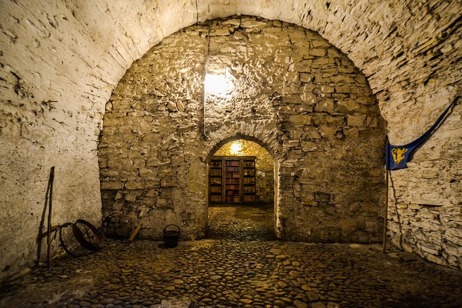Prague Old Town, Medieval Underground and Dungeon Historical Tour - Old Town orientation before you go underground