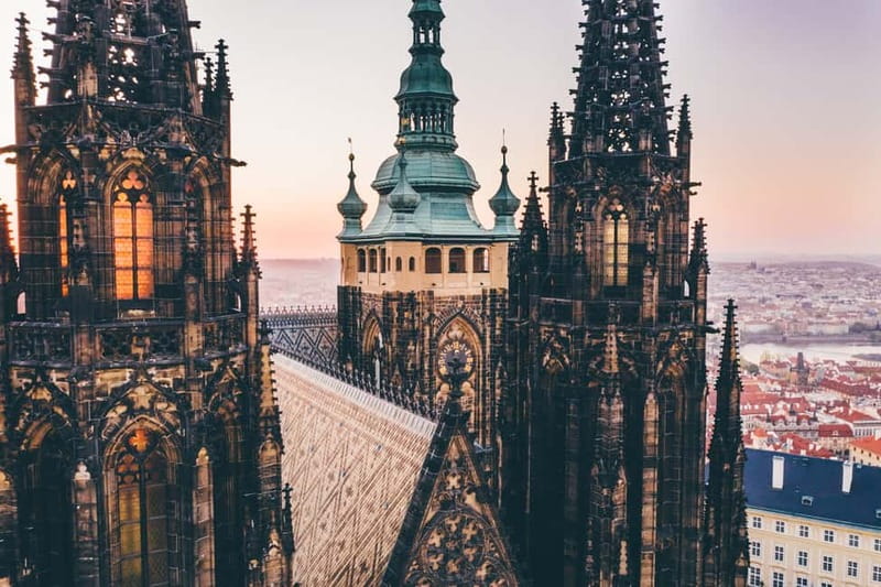 Prague: Old Town, Prague Castle & River Cruise Day Tour - Choosing your midday break: 75 minutes with no guide