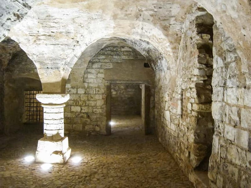 Prague: Oldtown, Medieval Underground & Dungeon History Tour - Key highlights before you buy
