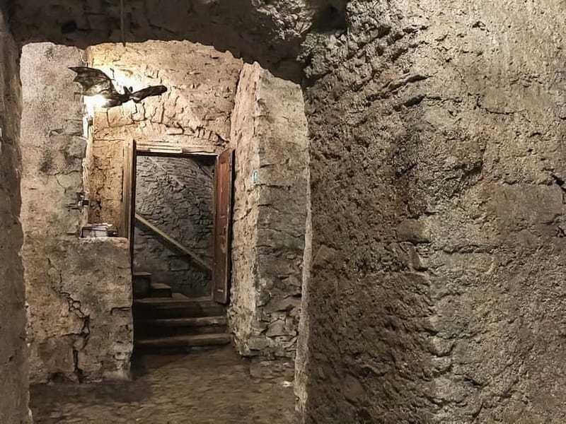 Prague: Oldtown, Medieval Underground & Dungeon History Tour - Stories of medieval Prague you can actually picture