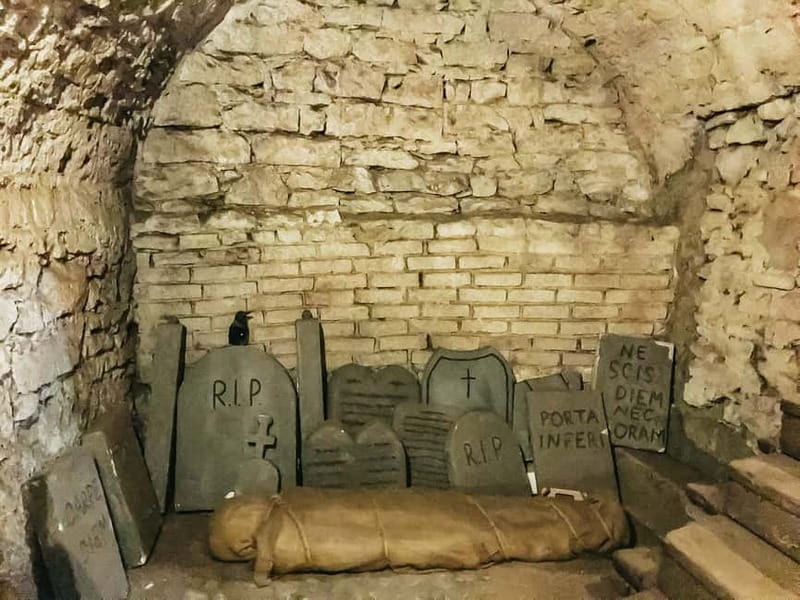 Prague: Oldtown, Medieval Underground & Dungeon History Tour - Price and value for 80 minutes of underground access