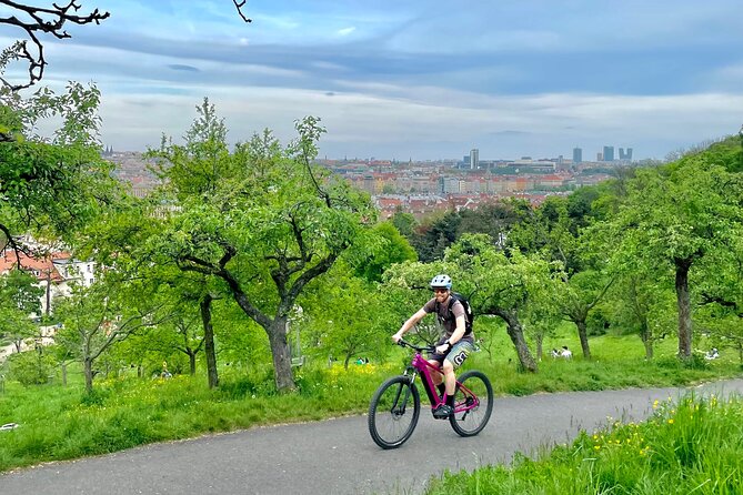 Prague on E-Bike: Explore Greater Downtown Parks & Epic Views - Stop 1: Vyšehrad Cemetery for the Prague ramparts view
