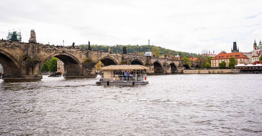 Prague: Party Tiki Boat Sightseeing Cruise with Drinks - How the Drinks Work: Budvar Beer, Prosecco, or Cider
