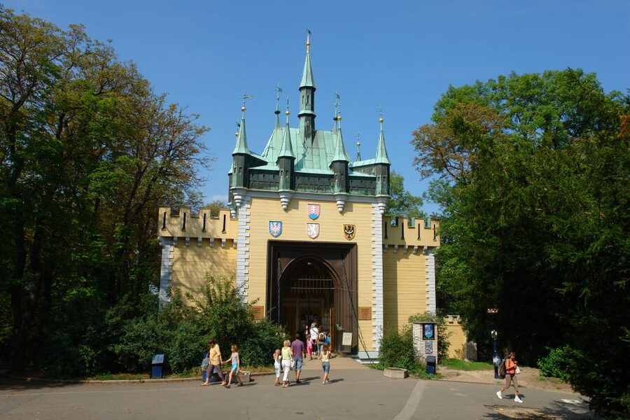 Prague: Petřín Tower and Mirror Maze Entry Ticket - Petřín Tower: why this viewpoint beats most Prague photo spots