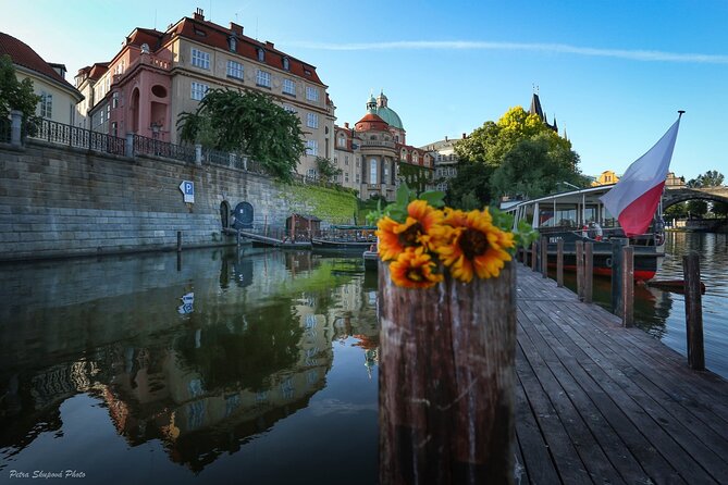 Prague Photoshoot for Couples, Betrothed, Family & Friends - Prague Castle backdrops and the retouch guarantee
