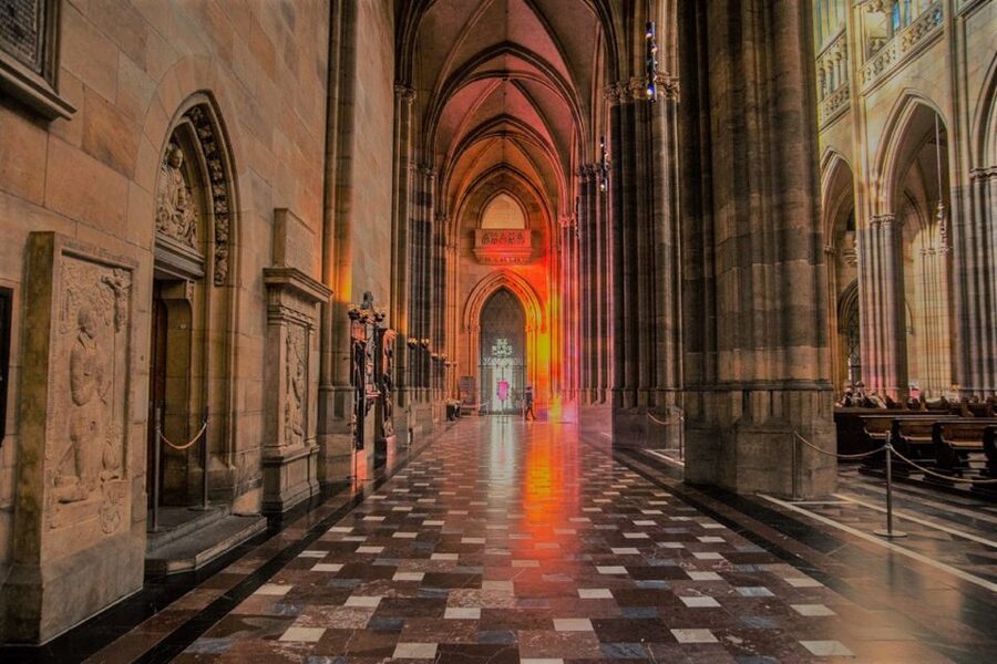 Prague: Prague Castle Complex Smartphone Audio Guide - Headphones, signal, and timing tips that keep the day smooth