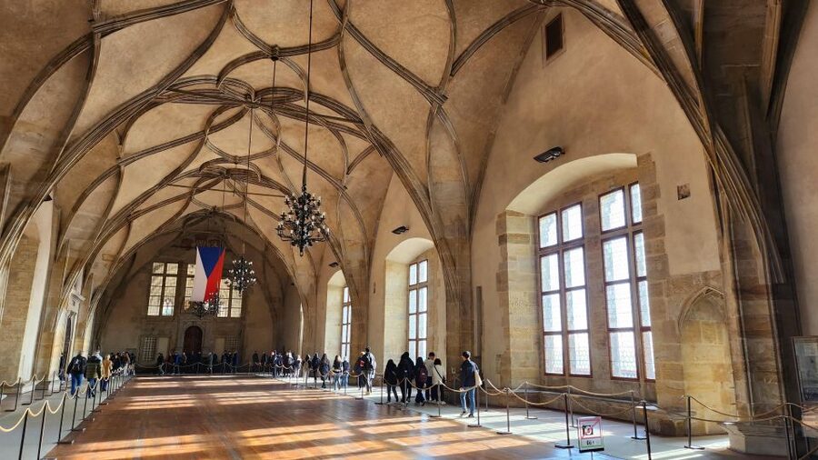 Prague: Prague Castle Private Walking Tour - Finding the meeting point near Malostranská (and why it matters)