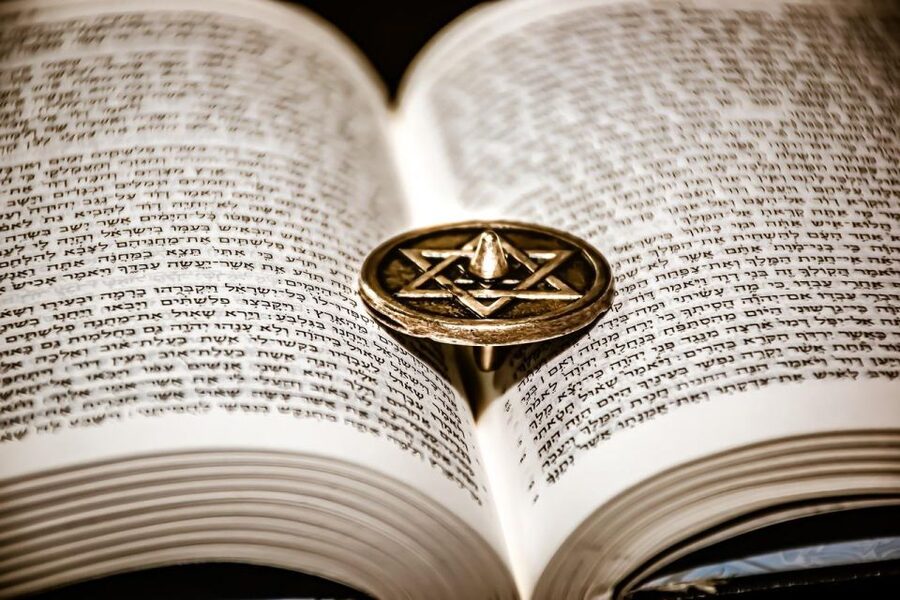 Prague: Prague Synagogues & the Jewish Cemetery Guided Tour - Who this tour fits best