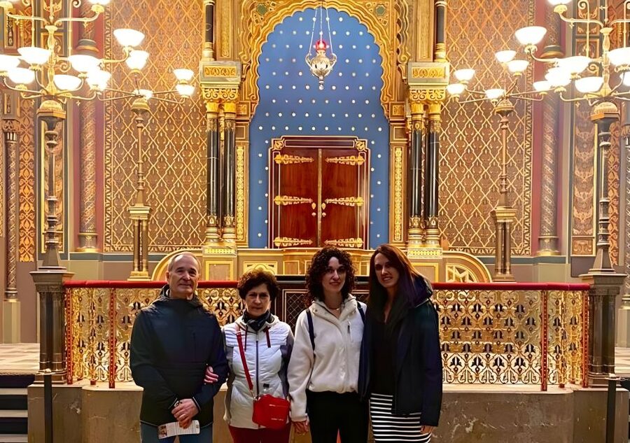 Prague: Prague Synagogues & the Jewish Cemetery Guided Tour - Old Jewish Cemetery and Jewish Ceremonial Hall: where the visit gets real