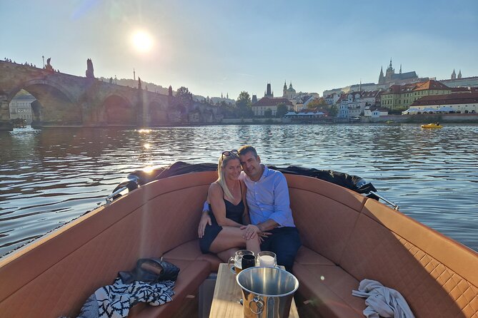 Prague Private Boat Tour - 2 Hours - Karlín and the Zdymadlo Štvanice lock: how Prague moves water