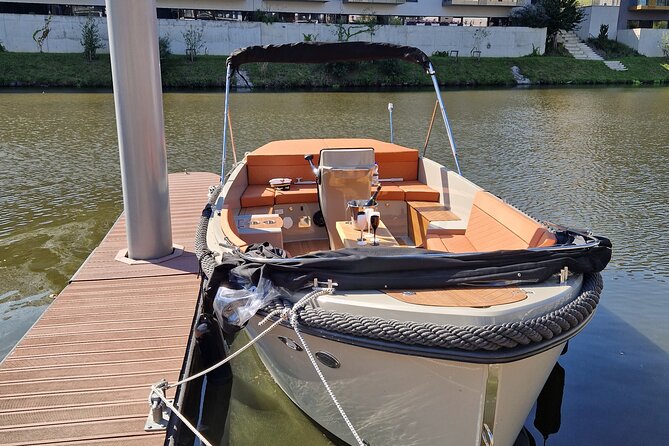 Prague Private Boat Tour - 2 Hours - Under the Charles Bridge and through Old Town: the famous views, but with context