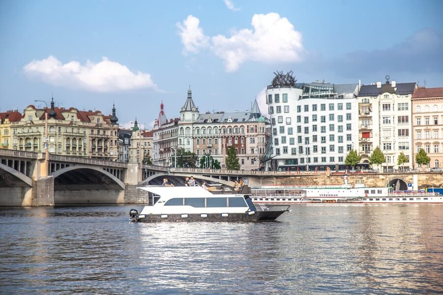 Prague: Private River Cruise with Unlimited Beer or Prosecco - Key Points You’ll Actually Care About
