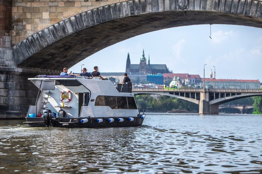 Prague: Private River Cruise with Unlimited Beer or Prosecco - Unlimited Beer or Prosecco: How This Drinks-First Cruise Works