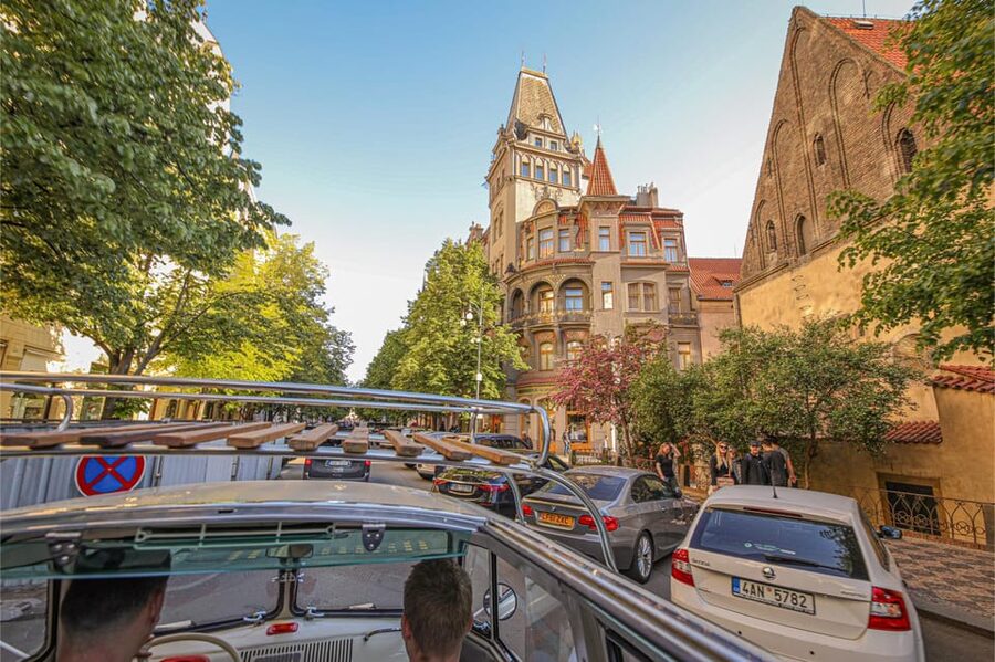 Prague: Private Sightseeing Tour in original VW Samba bus - Wheelchair accessibility and who this private tour fits best