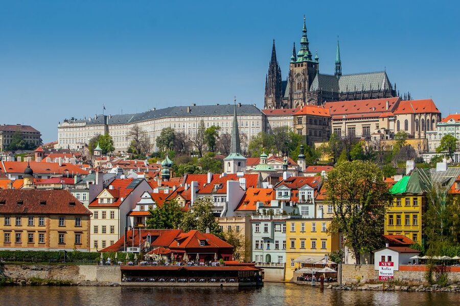 Prague: Private Tour of the Prague Castle Grounds - Getting picked up, then walking into the Castle world