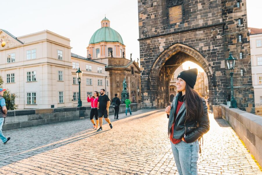 Prague: Professional Photoshoot at Charles Bridge - The 15 to 45 Minute Photoshoot: What Happens During Your Session