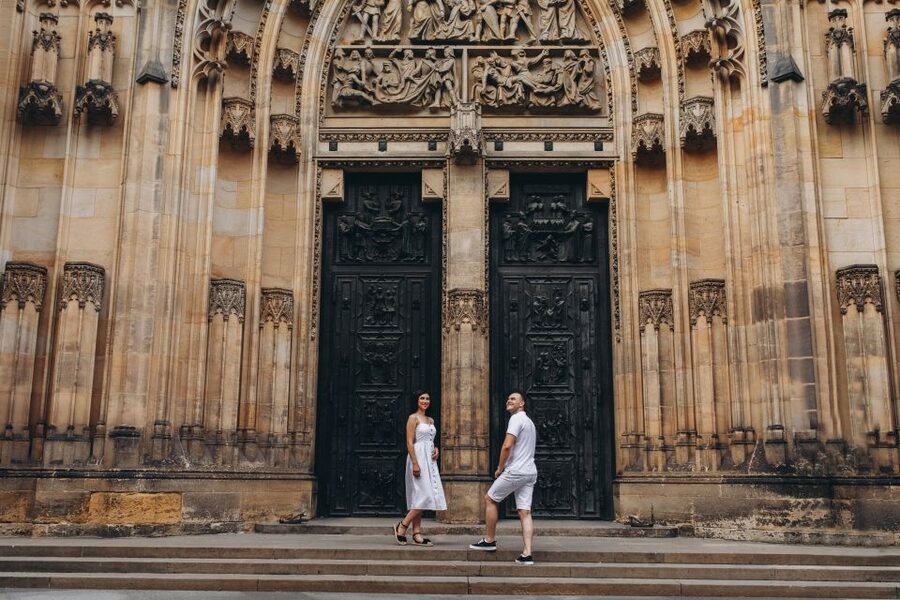 Prague: Professional Photoshoot at Prague Castle - The photoshoot flow: guided posing, patience, and local direction
