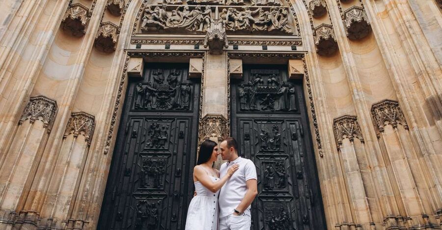 Prague: Professional Photoshoot at Prague Castle - Meeting at Prague Medieval Tavern: easy start, clear handoff