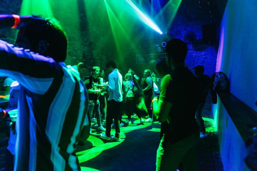 Prague: Pub Crawl with Unlimited Drinks & 5-floor Club Entry - The middle stops: 3 to 4 venues, welcome shots, and pacing
