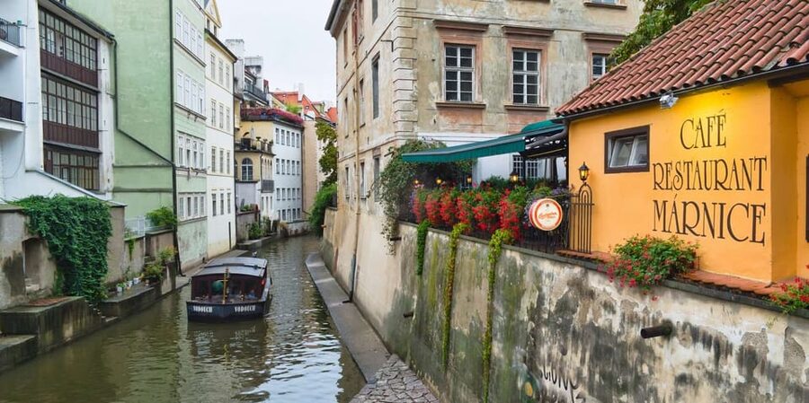 Prague: River Cruise, Charles Bridge Museum, & Walking Tour - Drinks and gingerbread on board: a small touch that changes the mood