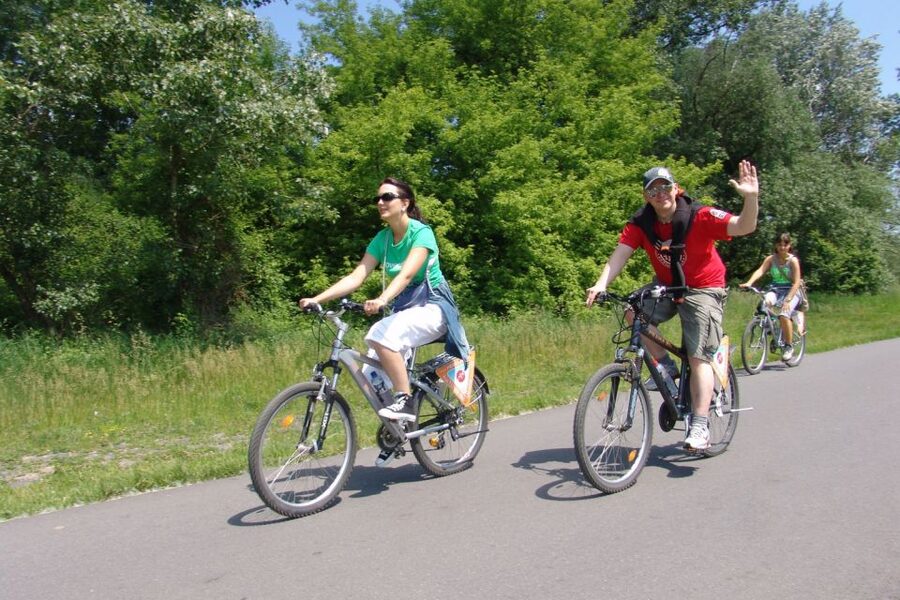 Prague: River & Park Bike Tour to Troja Chateau - Troja Chateau Walk: Baroque Splendor Without the Crowds