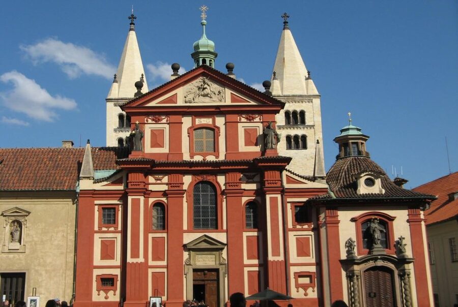 Prague Royal Castle, St Vitus, Golden Lane Tour with Tickets - Choosing the Right Option for Your Time