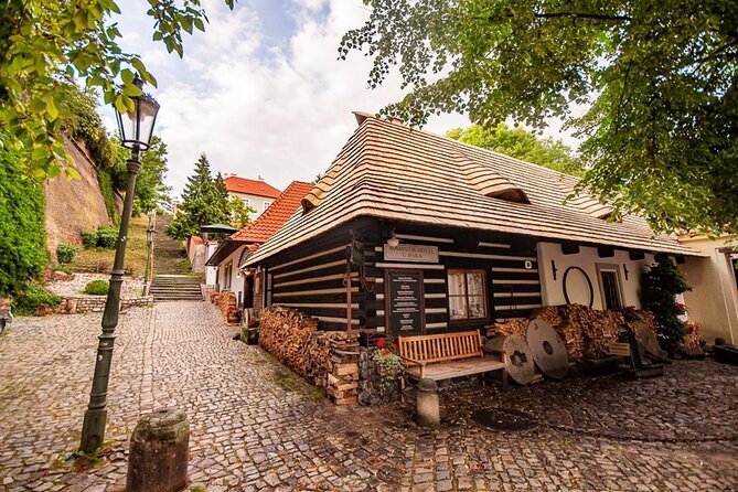 Prague's charming old places tour in Russian language - Old Town Square at 3pm, when the Astronomical Clock becomes the moment
