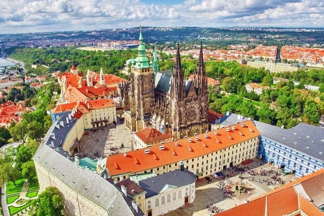 Prague's charming old places tour in Russian language - John Lennon Wall, communism-era meaning, and how the story evolved