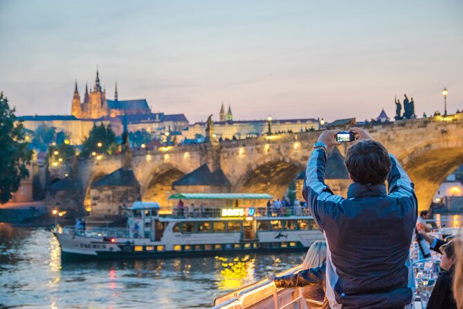 Prague: Sightseeing Boat Cruise with Buffet Dinner - Key Things I’d Mark on Your Map