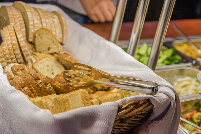 Prague: Sightseeing Boat Cruise with Buffet Dinner - How the 3 Hours Actually Flow on the Water