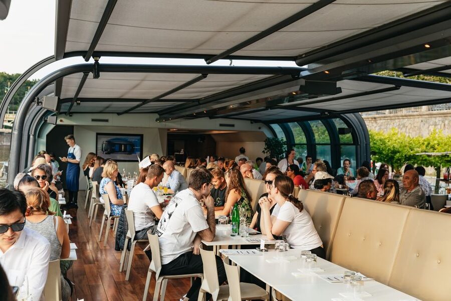 Prague: Sightseeing Dinner Cruise on Open-Top Glass Boat - Key things to know before you go
