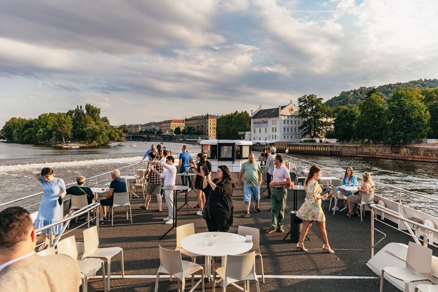 Prague: Sightseeing Dinner Cruise on Open-Top Glass Boat - Welcome drink, Wi-Fi, and live music that turns dinner into a show