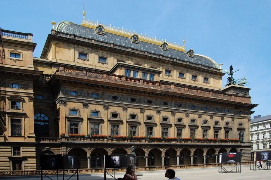 Prague Sightseeing Tour with Lunch - Prague Castle complex: power, symbolism, and what to look for