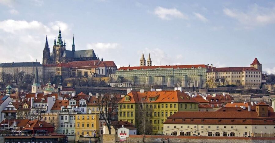 Prague Sightseeing Tour with Lunch - Where the tour starts, and how to find your guide fast