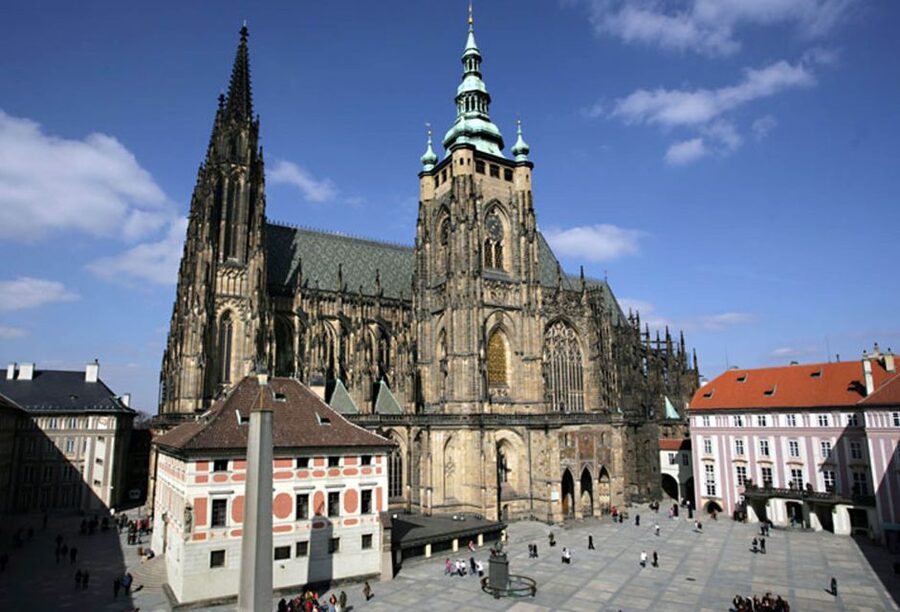 Prague: Stunning Viewpoints, Castle, City & Park Bike Tour - Guides make the difference: Michael, Nancy, and Gretchen moments