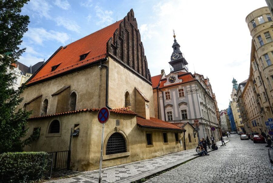 Prague: Synagogues and Jewish Quarter Private Walking Tour - WWII context in Prague, and how to keep perspective