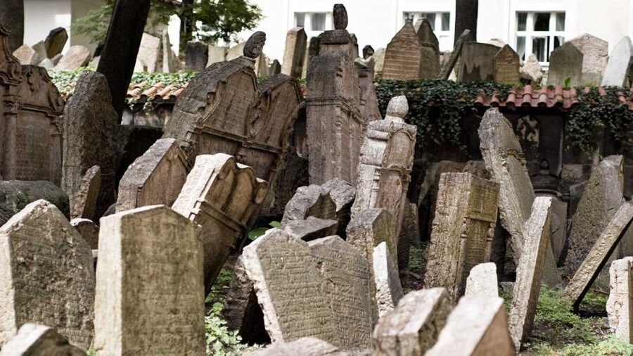 Prague: Synagogues and Jewish Quarter Private Walking Tour - Getting from your hotel to the Jewish Quarter without fuss