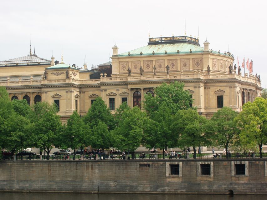 Prague: Tailored Sightseeing Tour in French - Tailoring the Story: Jan Hus, Freemasons, and On-the-Spot Focus