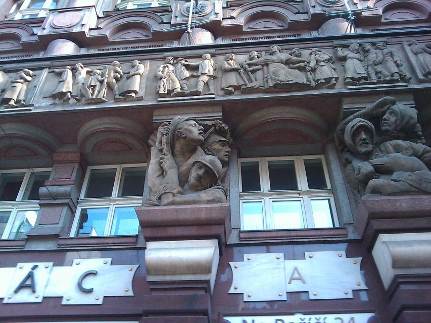 Prague: Tailored Sightseeing Tour in French - Should You Book This French-Guided Prague Tour?