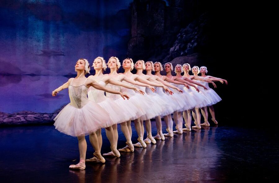 Prague: The Best of Swan Lake Ballet Tickets - Intermission Moves: Drinks, the Cloakroom Line, and Getting Back to Your Seat