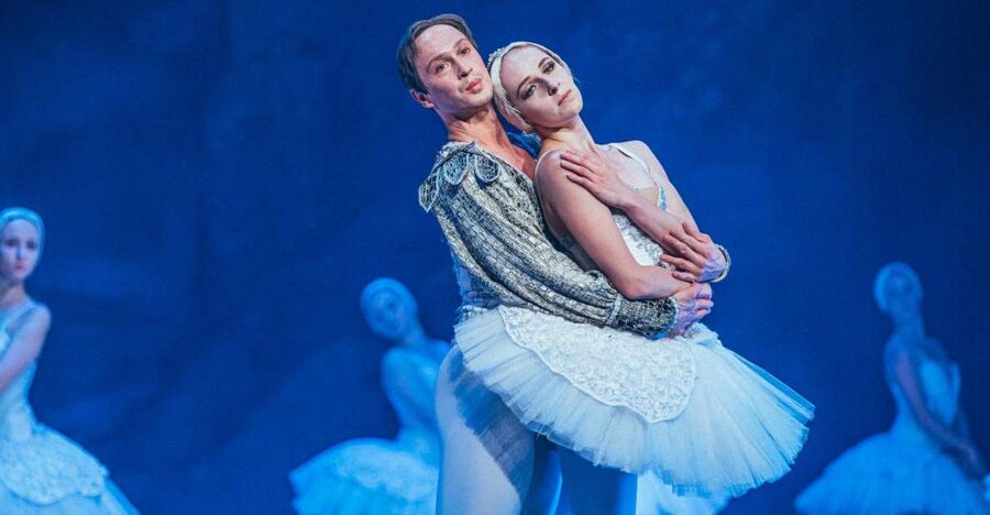 Prague: The Best of Swan Lake Ballet Tickets - Spot the Main Characters: Odette/Odile, Siegfried and Rothbart