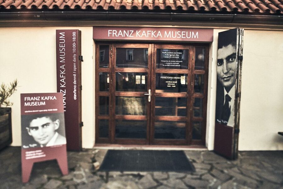 Prague: Tickets for the Franz Kafka Museum - Meeting up with your guide and getting oriented